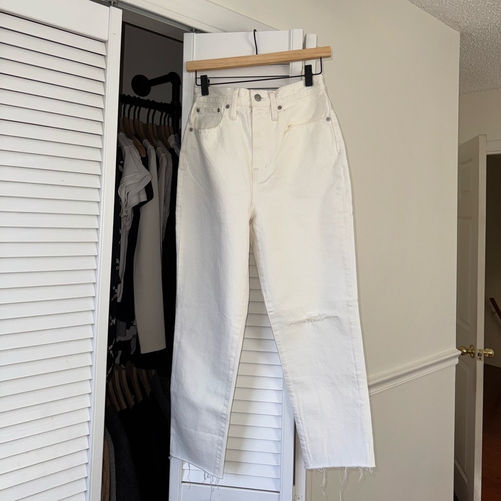 Madewell ‘The Petite Momjean in Tile White: Ripped Edition’